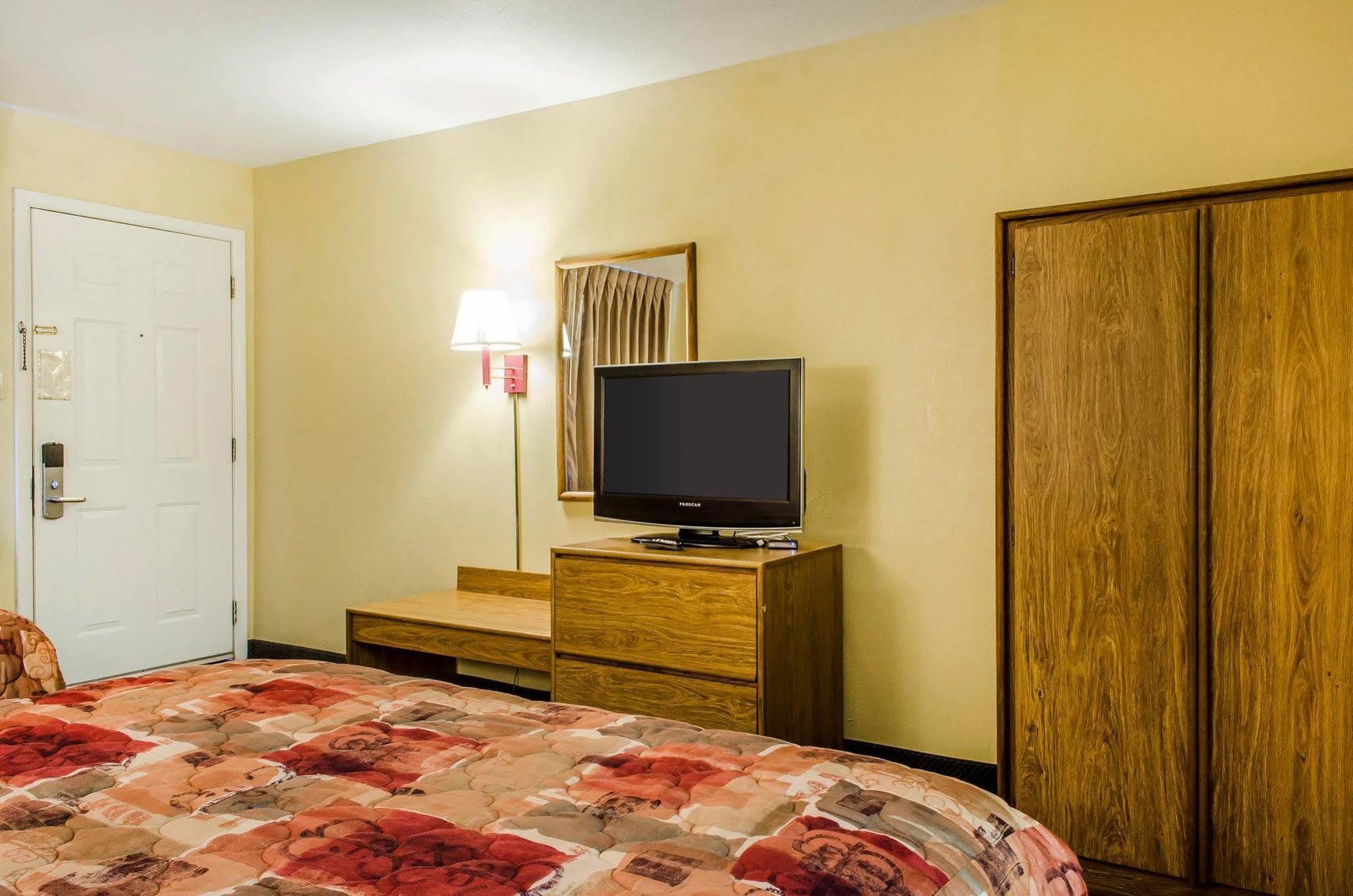Relax Inn Lewisburg Bagian luar foto