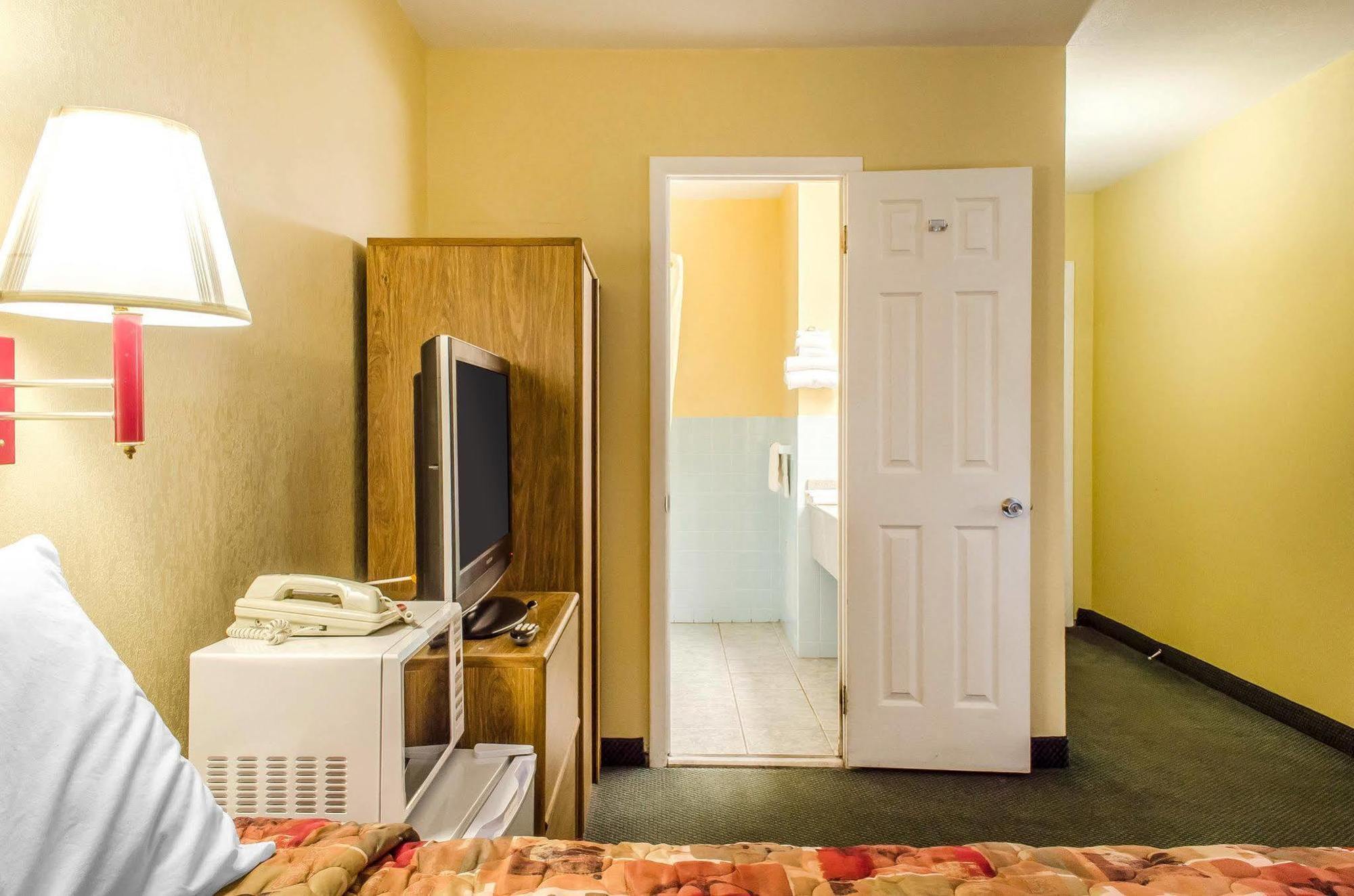 Relax Inn Lewisburg Bagian luar foto
