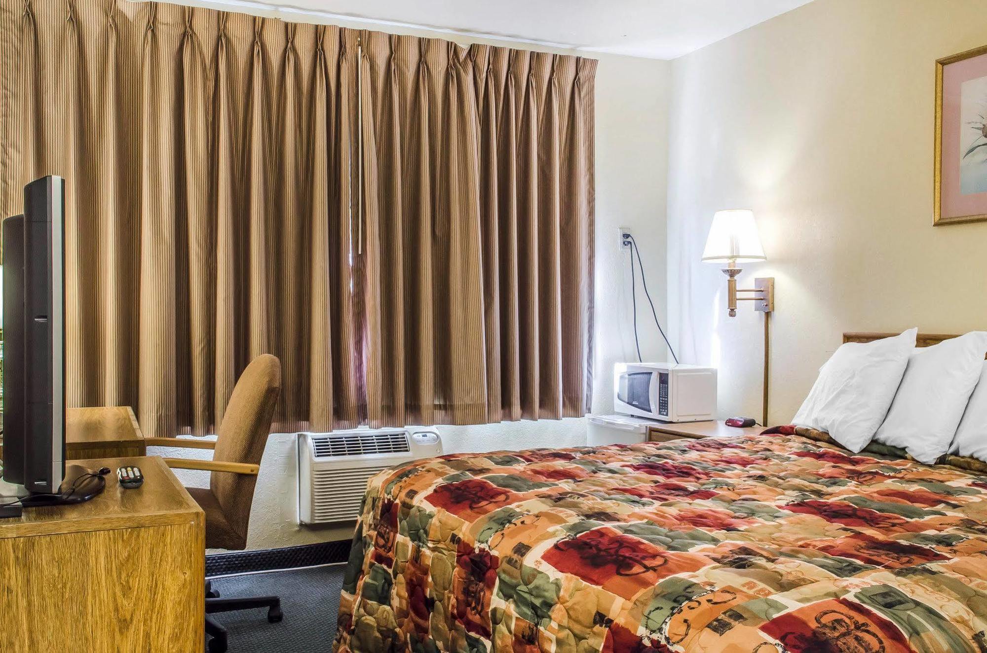 Relax Inn Lewisburg Bagian luar foto