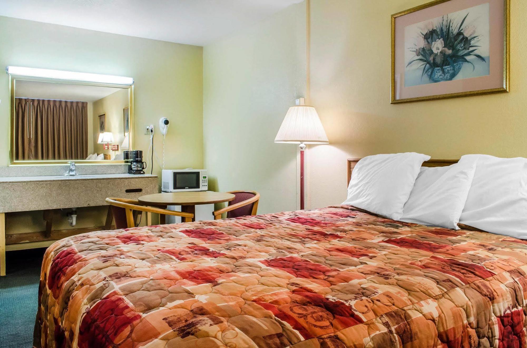 Relax Inn Lewisburg Bagian luar foto